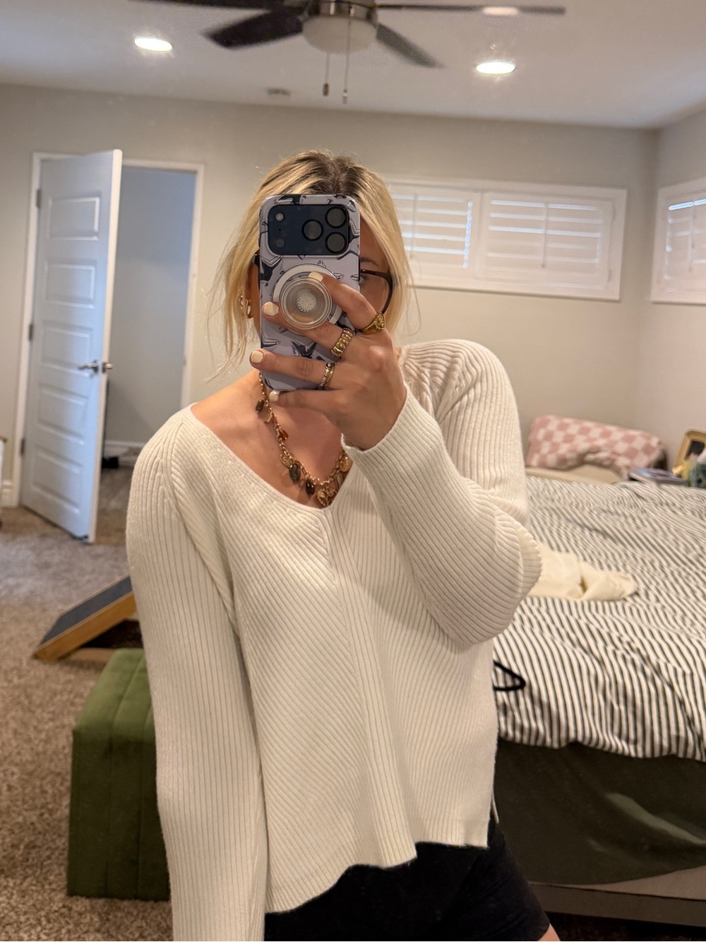 Abercrombie & Fitch Cream Ribbed V-Neck Sweater